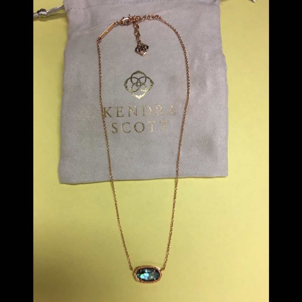 Kendra Scott necklace